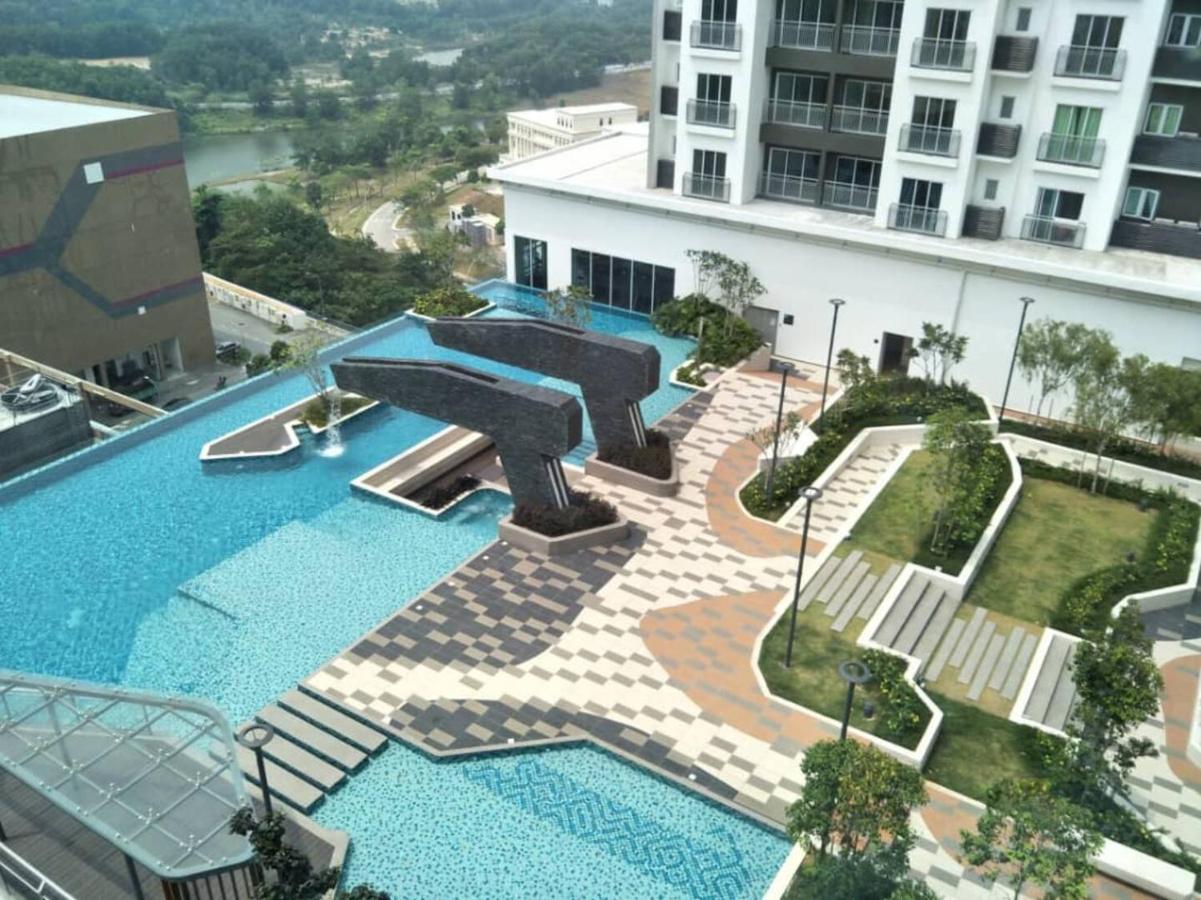 Mesahill Nilai 2 Room Condo - Fast Wifi, Amazing Pool & Tv Exterior photo