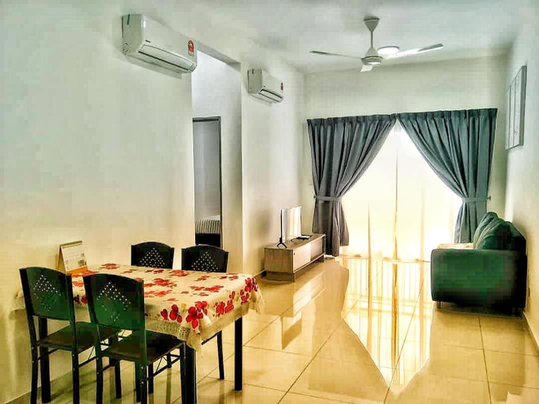 Mesahill Nilai 2 Room Condo - Fast Wifi, Amazing Pool & Tv Exterior photo